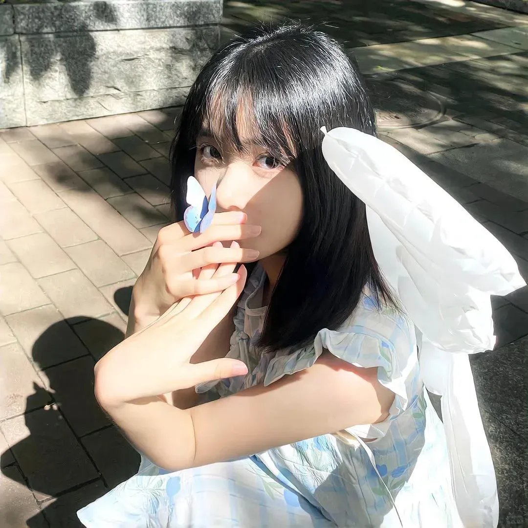 看她轻轻的飞起